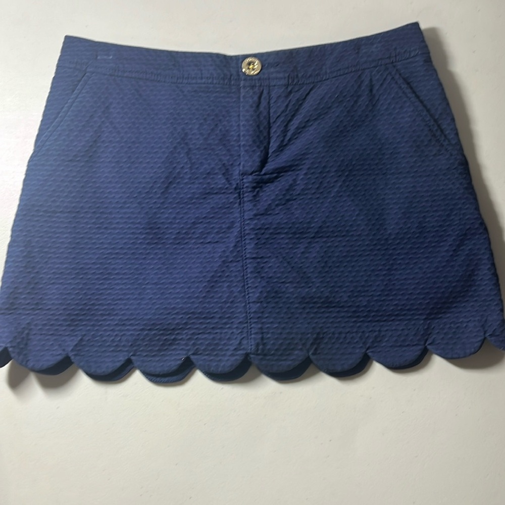 Lilly Pulitzer size 2 navy skort scalloped hem textured fabric GUC shorts skirt
